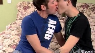 Kinky twinks Shane Allen and Rad Matthews pee before anal